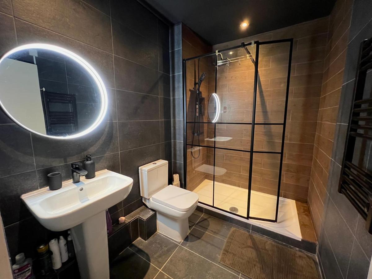 Apartment View 2 Bedrooms Flat Manchester